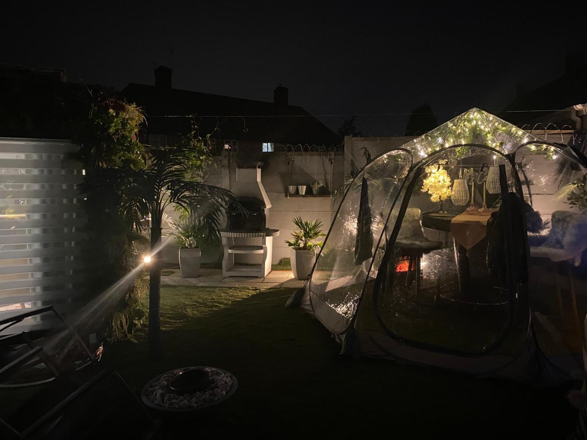 Mini Love Island Style Guest House Includes Personal Hot 24 Hour Swimming Pool, Outdoor Bathtub, Heated Dining Dome And Fire Pit, All This Is Secretly Located In The Busy Suburbs Of ノッティンガム エクステリア 写真