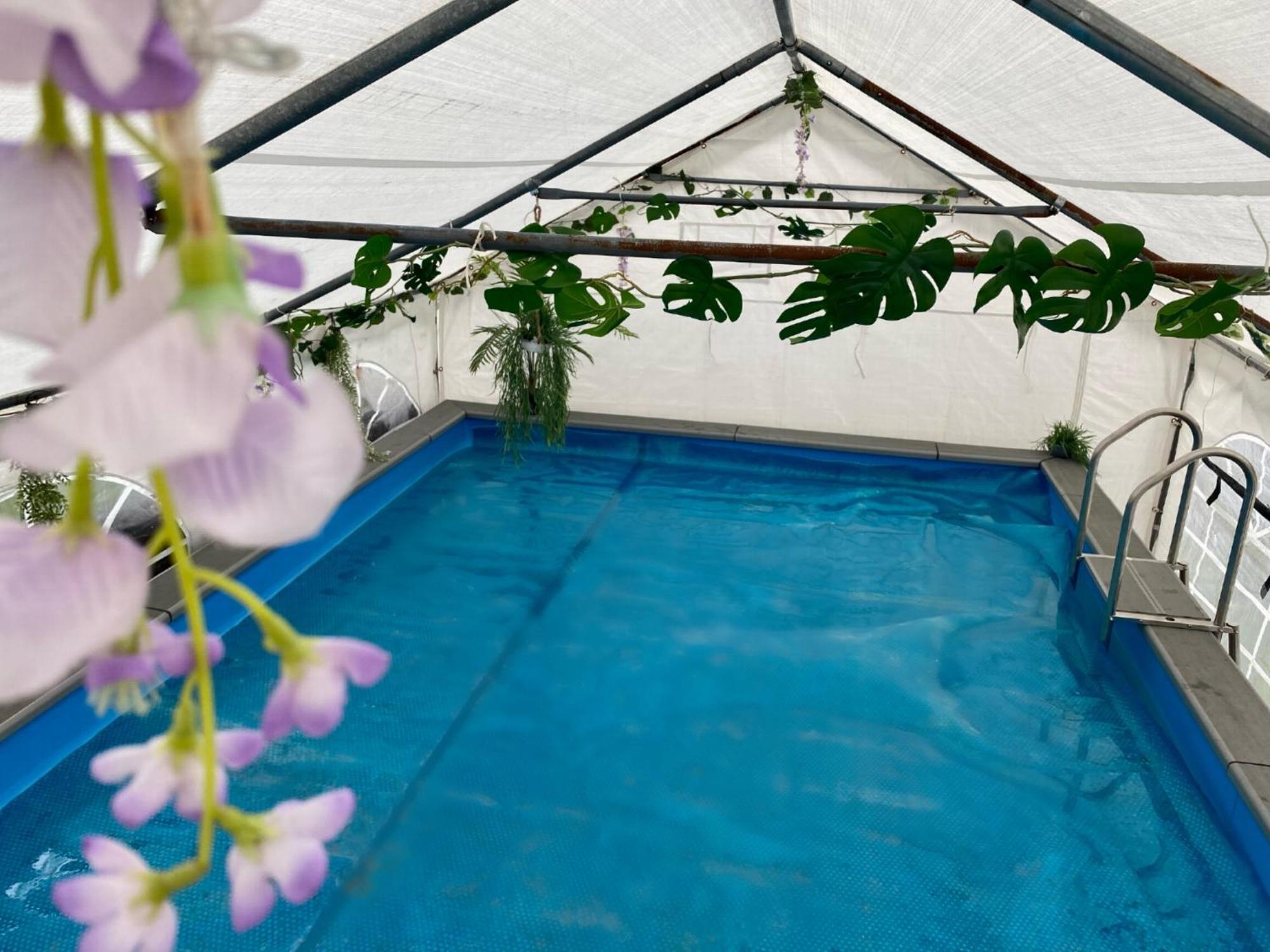 Mini Love Island Style Guest House Includes Personal Hot 24 Hour Swimming Pool, Outdoor Bathtub, Heated Dining Dome And Fire Pit, All This Is Secretly Located In The Busy Suburbs Of ノッティンガム エクステリア 写真