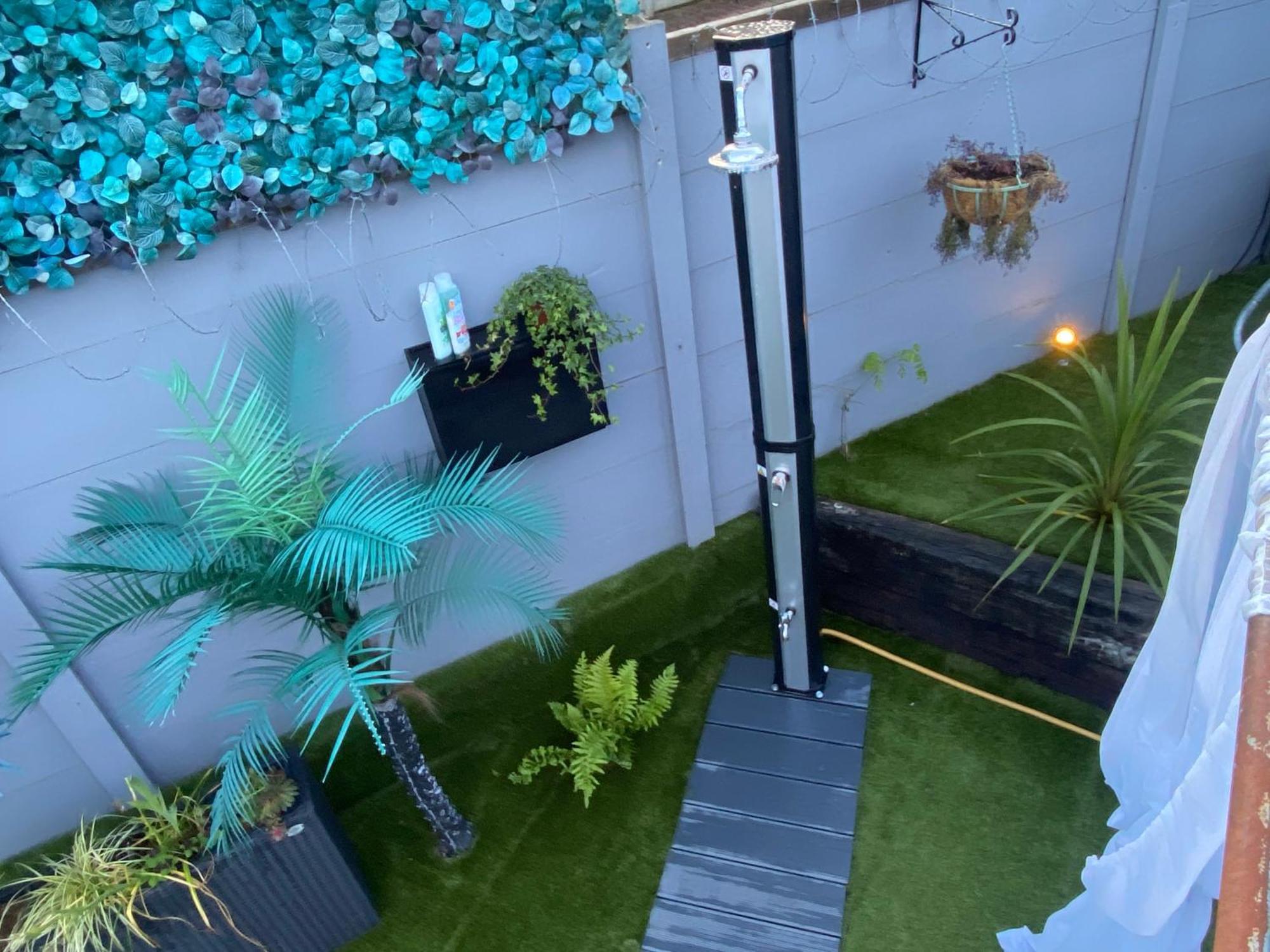 Mini Love Island Style Guest House Includes Personal Hot 24 Hour Swimming Pool, Outdoor Bathtub, Heated Dining Dome And Fire Pit, All This Is Secretly Located In The Busy Suburbs Of ノッティンガム エクステリア 写真