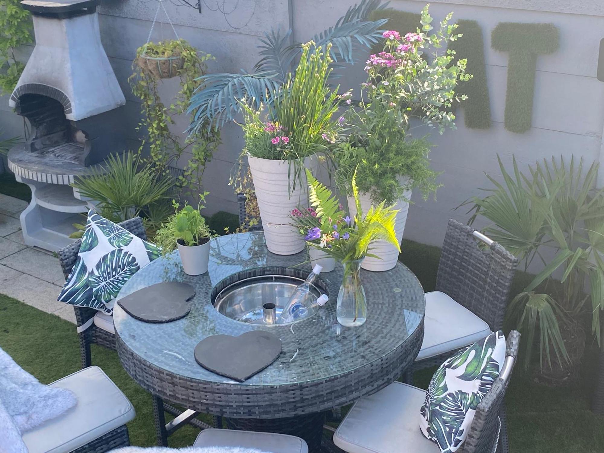 Mini Love Island Style Guest House Includes Personal Hot 24 Hour Swimming Pool, Outdoor Bathtub, Heated Dining Dome And Fire Pit, All This Is Secretly Located In The Busy Suburbs Of ノッティンガム エクステリア 写真